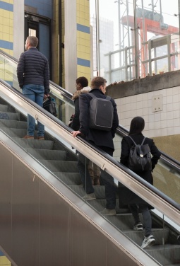 Logotrade Werbeartikel das Foto: Swiss Peak 15,6" Anti-Diebstahl Laptop-Rucksack