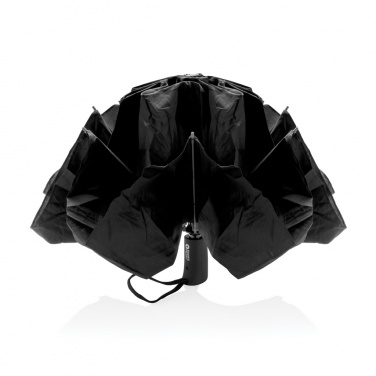 Logotrade Werbeartikel das Foto: Swiss Peak AWARE™ 23" faltbarer umgekehrter Regenschirm