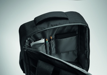 Logotrade Geschäftsgeschenke das Foto: Ein sicherer 15-Zoll-Laptop-Rucksack aus 300D RPET mit einer 210D RPET-Fütterung und individuell anpassbarem Druck
