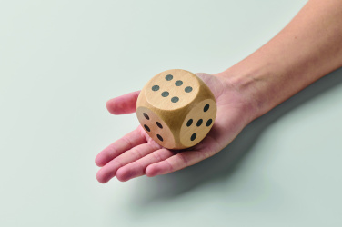 Logotrade werbemittel das Foto: Spielwürfel Schima-Holz Ø 5cm