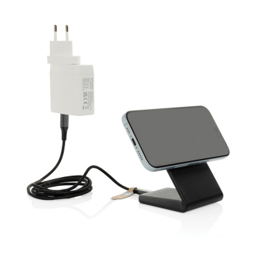 Logotrade Werbeartikel das Foto: VoltPerch 15W magnetischer Wireless Charger aus RCS rec. ABS
