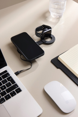 Logotrade Firmengeschenke das Foto: VINGA Baltimore 2-in-1 kabelloser 15W RCS Travel Charger