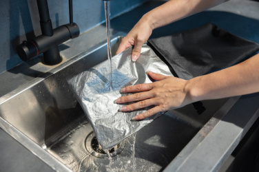 Logotrade promotional merchandise picture of: Snackstrap AWARE™ RPET foldable lunchbag 30x20CM