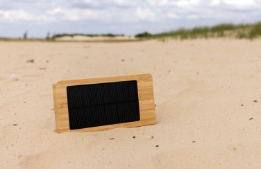 Logo trade firmakingituse pilt: Sunwicki 10 000 mAh bambusest päikeseenergiapank