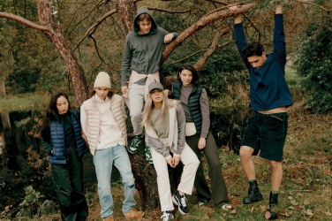 Logotrade firmakingituse foto: Iqoniq Meru naiste taaskasutatud polüestrist vest