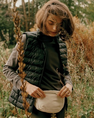 Logotrade firmakingid pilt: Iqoniq Meru naiste taaskasutatud polüestrist vest