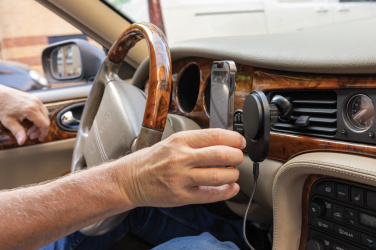 Logo trade firmakingituse pilt: PowerCruze RCS plastikust 15W magnetiga laadija autohoidik