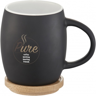 Logotrade mainostuote tuotekuva: Heart 400 ml keraaminen muki puisella kannella/alustalla