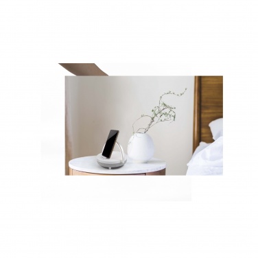 Logo trade mainostuotet tuotekuva: Prixton 10 W:n 4-in-1-Bluetooth®-kaiutin LED-valolla ja langattomalla latausalustalla