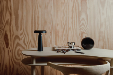 Logotrade liikelahja tuotekuva: VINGA Avery RCS pöytävalaisin