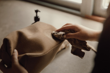 Logotrade ziemassvētku dāvanas foto: VINGA Sloane tualetes piederumu soma RCS pārstrādāta poliestera
