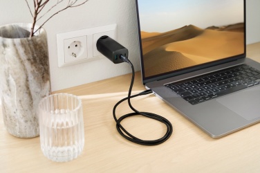 Logotrade korporatīvās dāvanas foto: Philips 65 W īpaši ātrs PD 3 portu USB sienas lādētājs