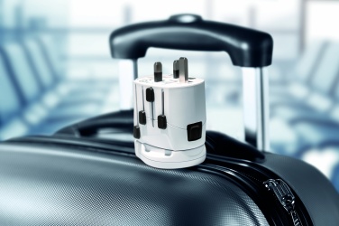 Logotrade dāvanas foto: PRO pasaule un USB. 3 polu