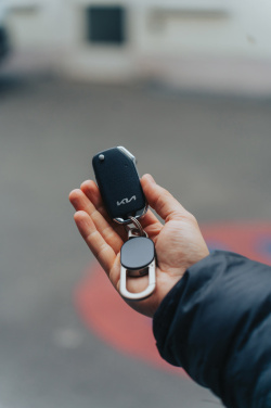 Logotrade logo dāvanas foto: Atslēgu meklētāja atslēgu piekariņš ar atrašanās vietas noteikšanu visā pasaulē un USB C