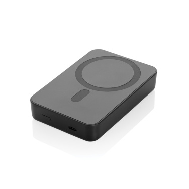 Logotrade logo dāvanas foto: Amporia RCS pārstrādātas plastmasas 10.000mAh magnētiskā pārnēsājamā baterija