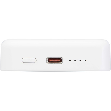 Logotrade korporatīvās dāvanas foto: Acrab 10.000 mAh 15W magnētiskā bezvadu pārnēsājamā uzlādes ierīce ar 20W PD - izgatavota no pārstrādātas plastmasas
