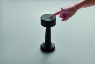 Logotrade Ideja dāvanas foto: Uzlādējama dzelzs galda lampa