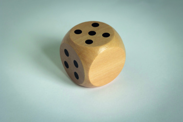 Логотрейд pекламные подарки картинка: Schima wooden dice 5cm dia