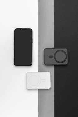 Logotrade reklamprodukter bild: Magnetix 5.000mAh magnetisk powerbank, RCS återvunnen plast
