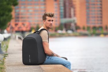 Logotrade reklamprodukter bild: Bobby Hero Regular, stöldskyddad ryggsäck