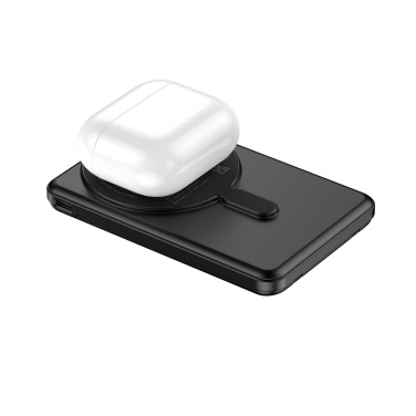Logotrade profilprodukter bild: Urban Vitamin Redwood 5in1 5000mah 20WPD magnetisk powerbank