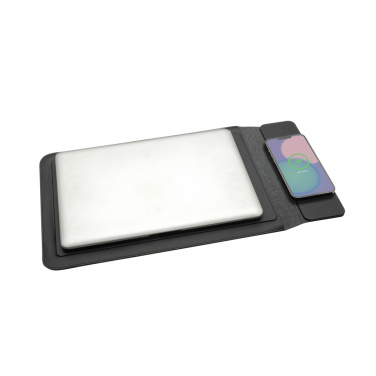 Logotrade profilreklam bild: Swiss Peak 15W magnetiskt laddningsfodral för laptop 14-15,6