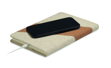 Logotrade profilprodukter bild: A5 anteckningsbok/15W laddare