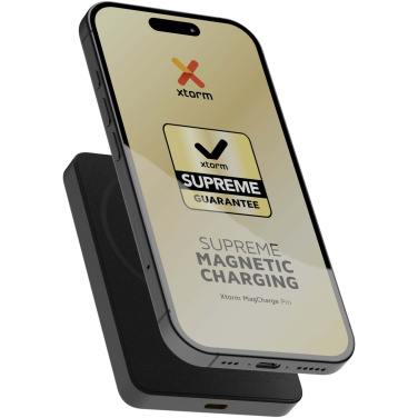 Logotrade profilprodukter bild: Xtorm Go2 trådlös powerbank på 15 W, 5 000 mAh